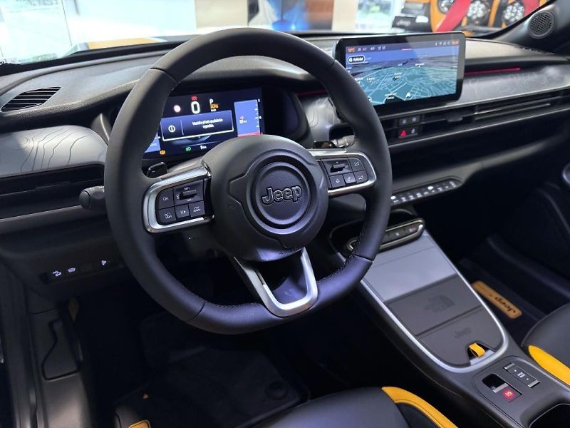 Jeep Avenger (2026) 1.2 T e-hybrid AT 145k 4xe The - fotka 18 z 20