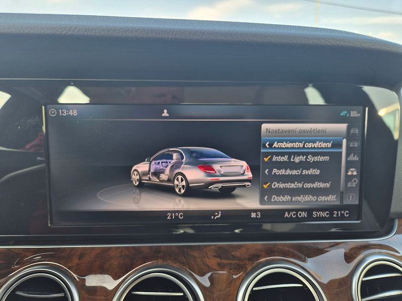Mercedes-Benz Třídy E 4MATIC Avantgarde - fotka 25 z 28