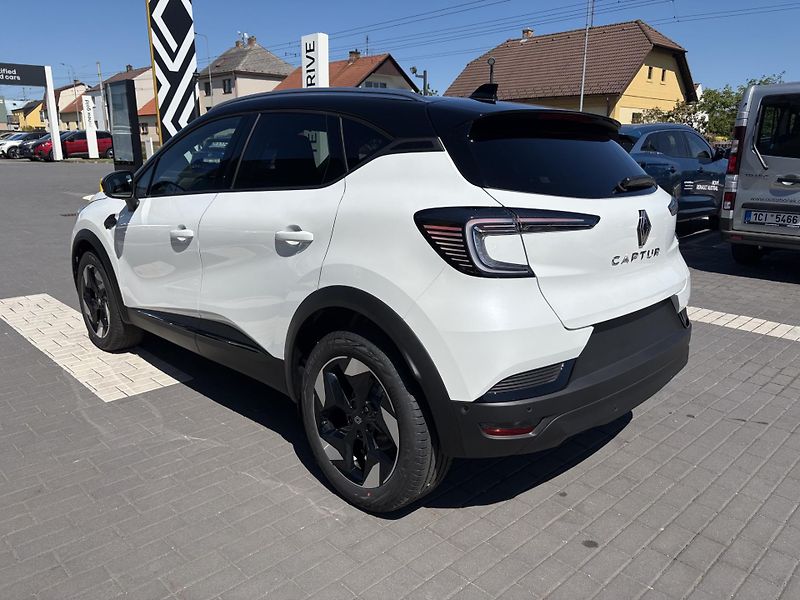 Renault Captur techno mild hybrid 140 EDC - fotka 5 z 8