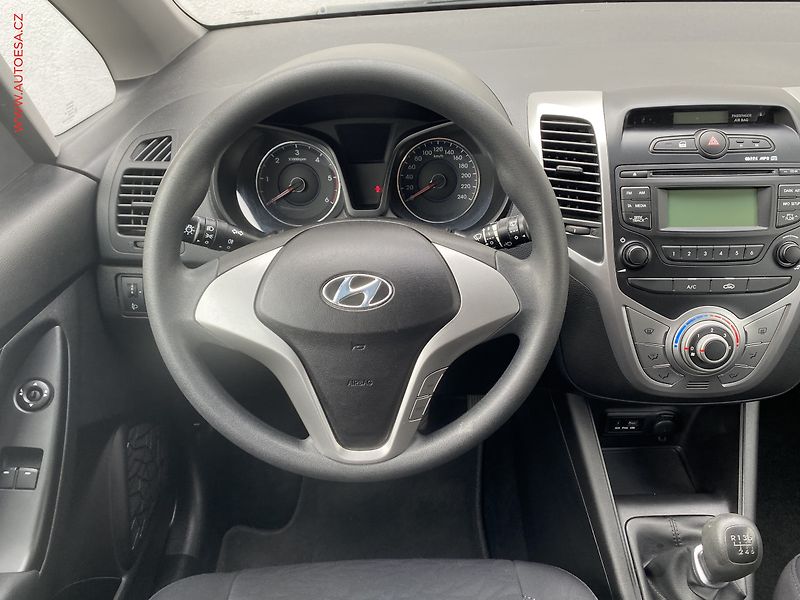 Hyundai ix20 (2013) 1.6 CRDi, AC, park. čidla - fotka 11 z 16