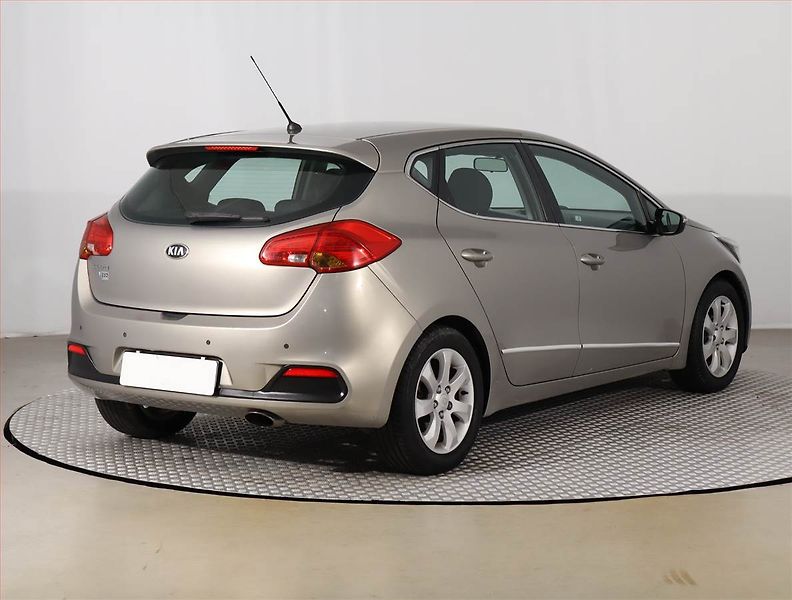 Kia Ceed (2013) 1.6 GDI, Serv.kniha, Tempomat - fotka 5 z 18