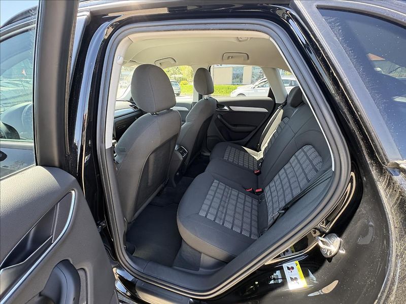 Audi Q3 2,0 TDi 103kW Xenon,Výhřev,Nav - fotka 25 z 33