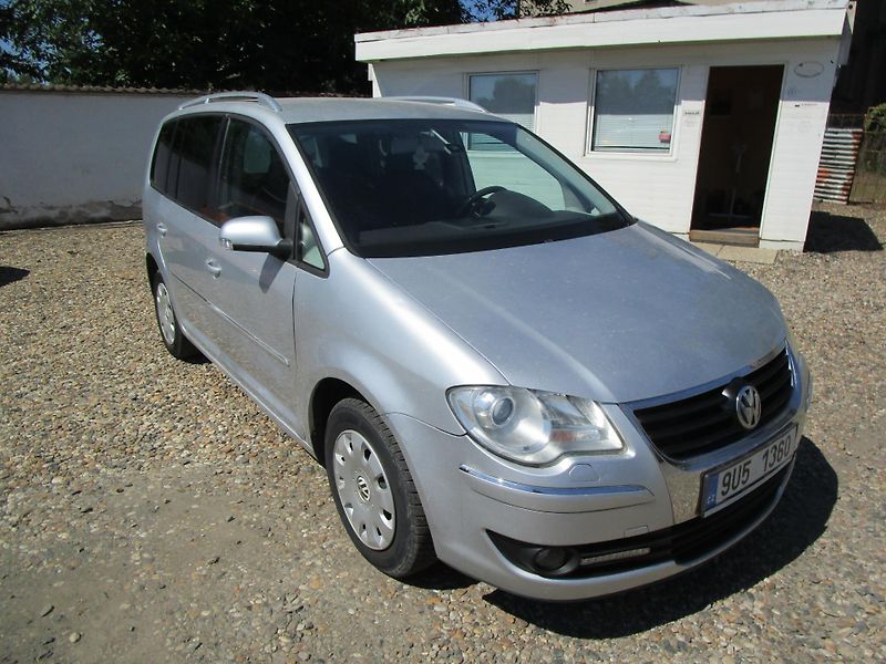 Volkswagen Touran 2,0i-80KW-POHON BENZÍN+ CNG - fotka 1 z 13