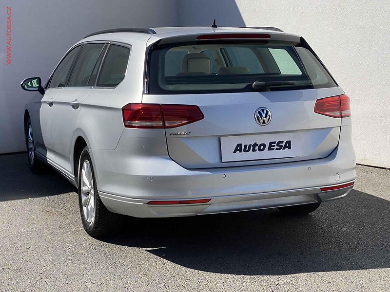 Volkswagen Passat (2018) 2.0 TDi, Comfortline, DSG - fotka 6 z 18