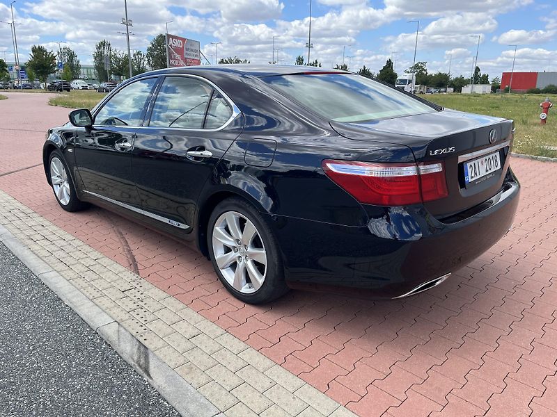 Lexus LS 600h 5.0 V8 Hybrid 1.Majitel ČR - fotka 7 z 38