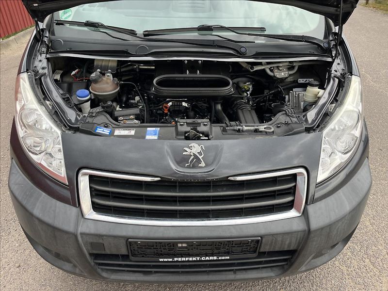 Peugeot Expert Tepee 2,0 HDi 8.MÍST KLIMA NAVIGACE - fotka 31 z 42