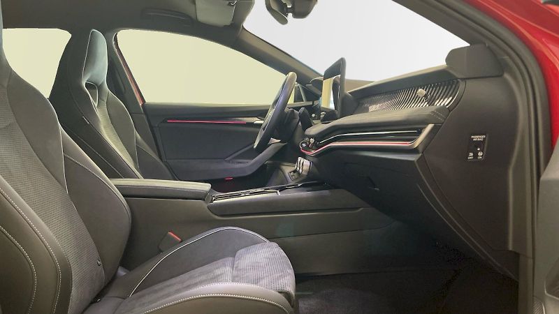 Škoda Superb (2025) Combi iV SPORTLINE 1.5 TSI 150 - fotka 13 z 35