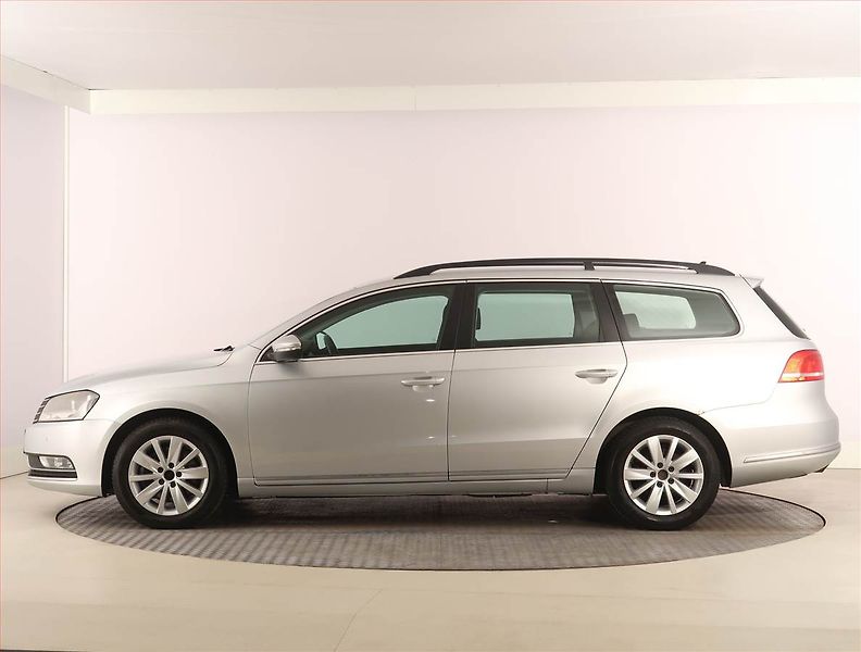 Volkswagen Passat (2012) Comfortline 2.0 TDI, Navi - fotka 3 z 21