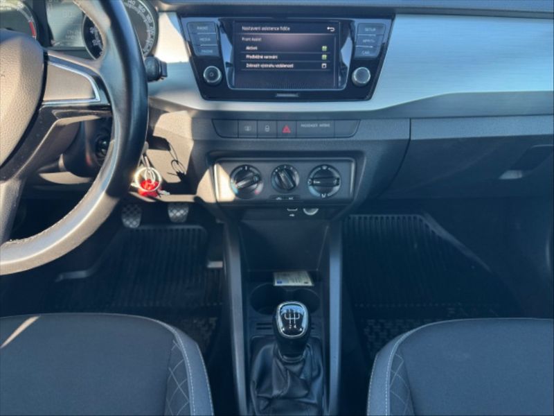 Škoda Fabia 1,0 TSI Ambition - fotka 8 z 10