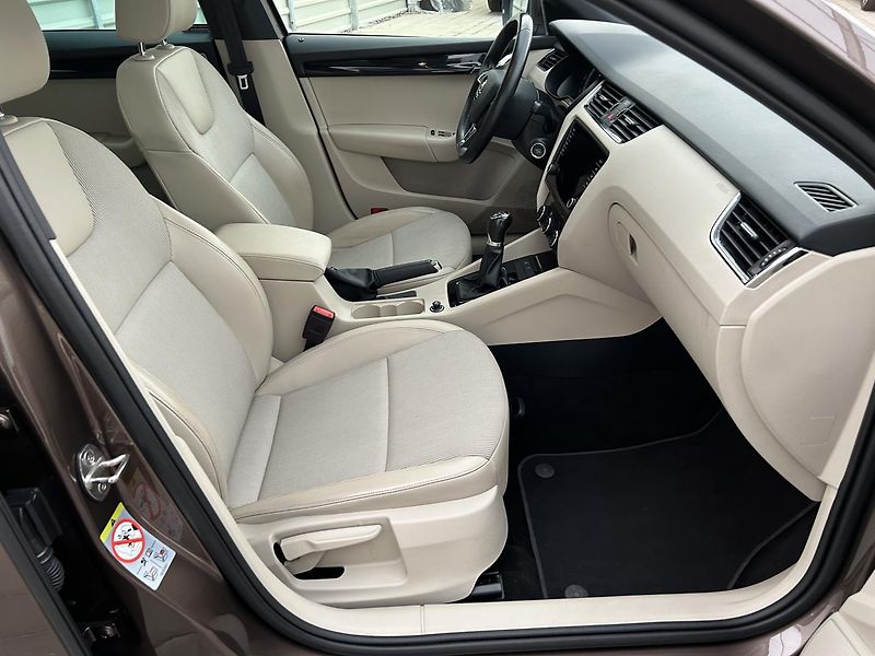 Škoda Octavia 2.0 TDI Style Plus - fotka 26 z 30