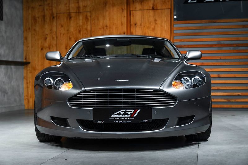 Aston Martin DB9 - fotka 2 z 19