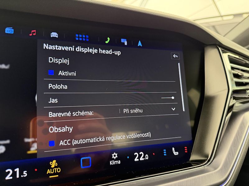 Volkswagen Touareg 3.0Tdi*170kw*DPH*HUD*R-Line* - fotka 38 z 42