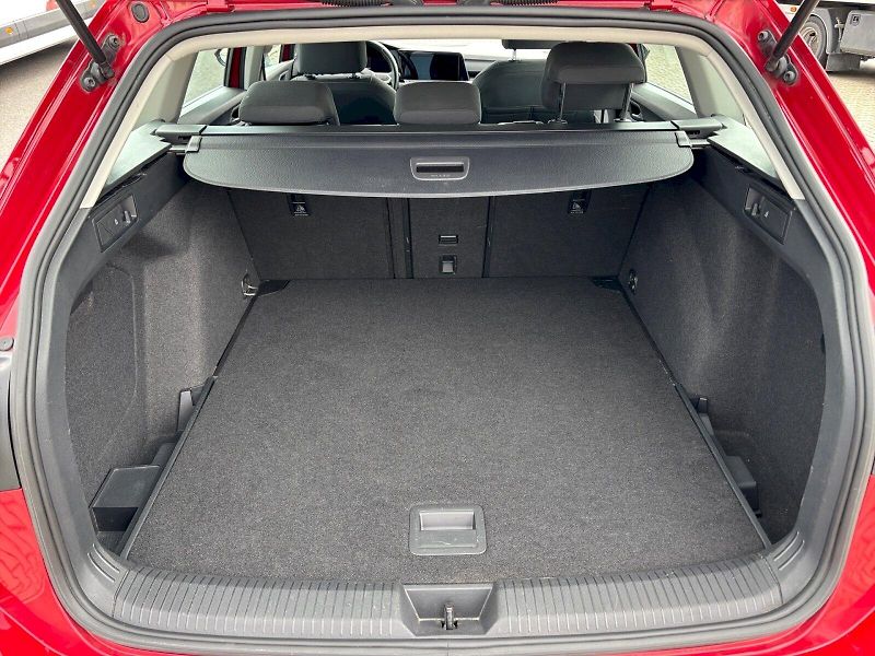 Volkswagen Golf (2022) VARIANT STYLE 1,5 TSI 6G - fotka 28 z 28