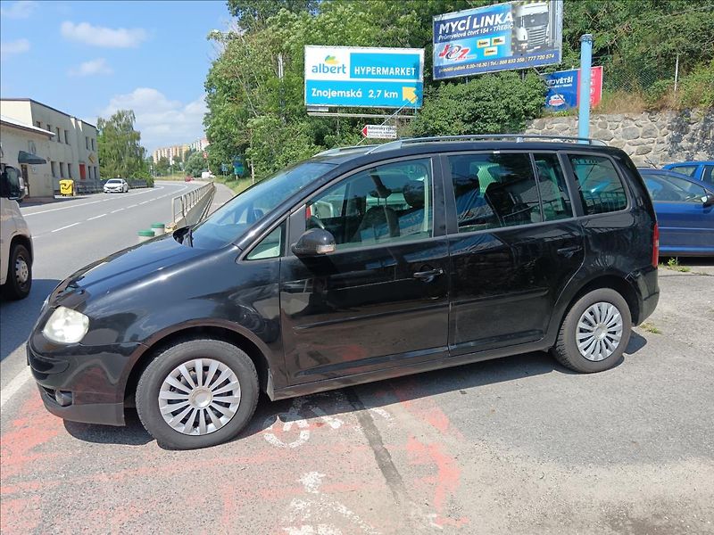 Volkswagen Touran 1,9 TDi Highline - fotka 6 z 21