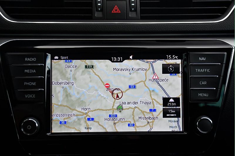 Škoda Superb 1.6TDi 88kW STYLE - fotka 25 z 40
