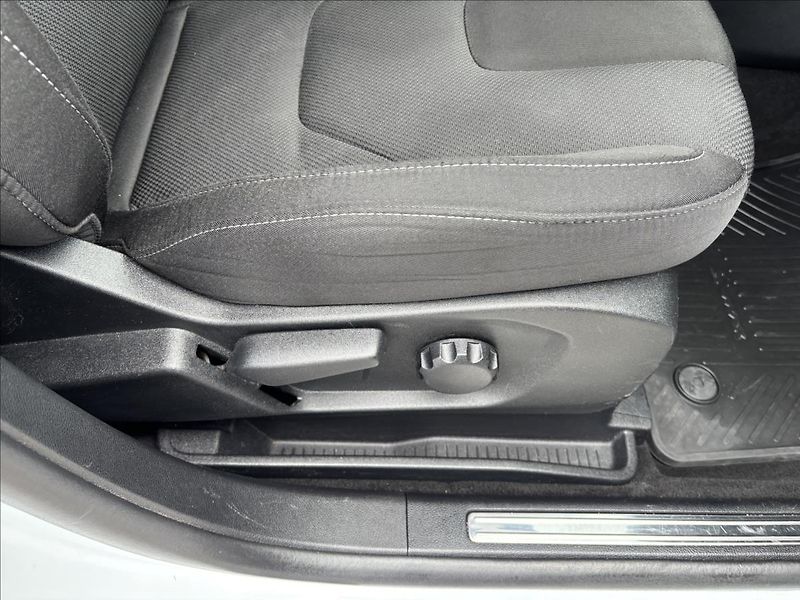 Ford S-MAX 2,0 TDCi 110 kW Titanium - fotka 21 z 45