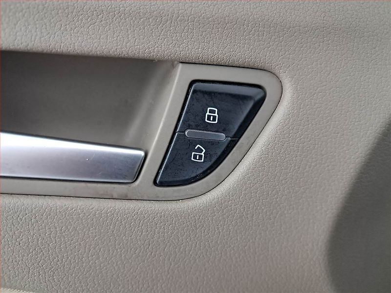 Audi A4 (2011) 2.0 TDI, Xenony, Tempomat - fotka 20 z 22