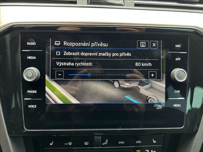 Volkswagen Passat 2,0 TDi DSG ELEGANCE MATRIX - fotka 35 z 36