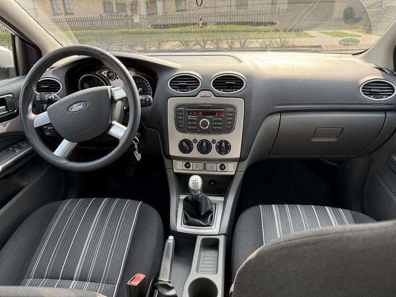 Ford Focus 1.6i 74 KW ALU PEKNY STAV. - fotka 10 z 12