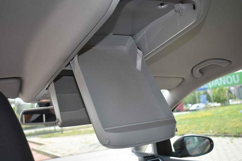 Volkswagen Touran působí usedle, ale je to dobrý rodinný společník
