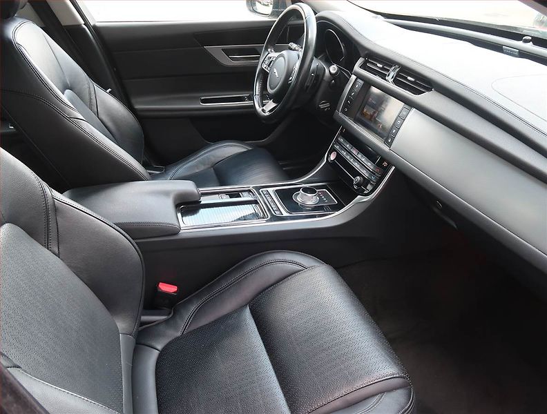 Jaguar XF (2017) E-Performance, Automat, Kůže - fotka 9 z 18