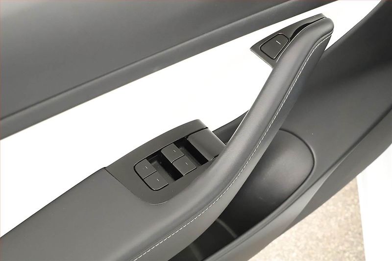 Tesla Model 3 (2020) Performance 78kWh, SoH 83% - fotka 9 z 20