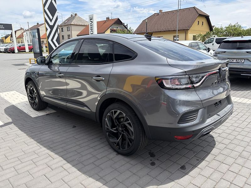 Renault Arkana Esprit Alpine hybrid 145 - fotka 5 z 8