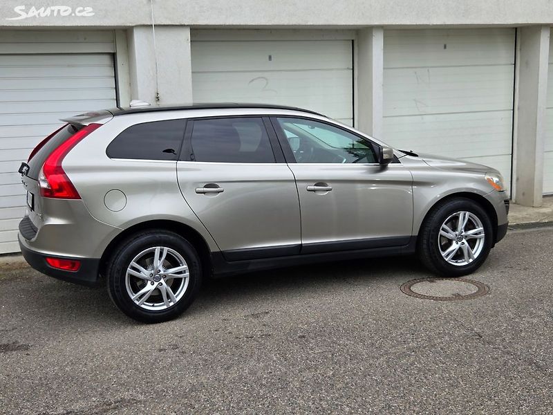 Volvo XC60 (2011) 2.0D 120Kw Manuál - fotka 9 z 29