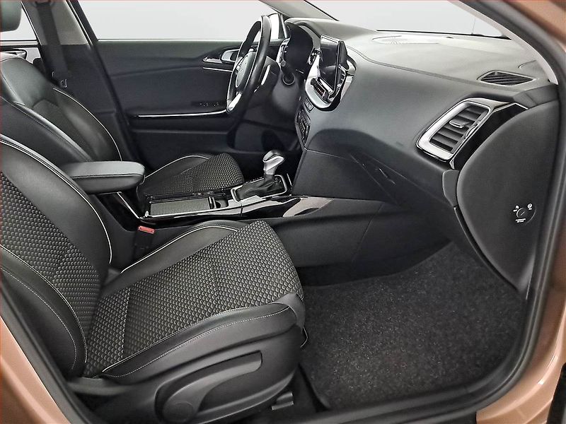 Kia Ceed (2022) Top 1.5 T-GDI, Automat, ČR - fotka 9 z 18