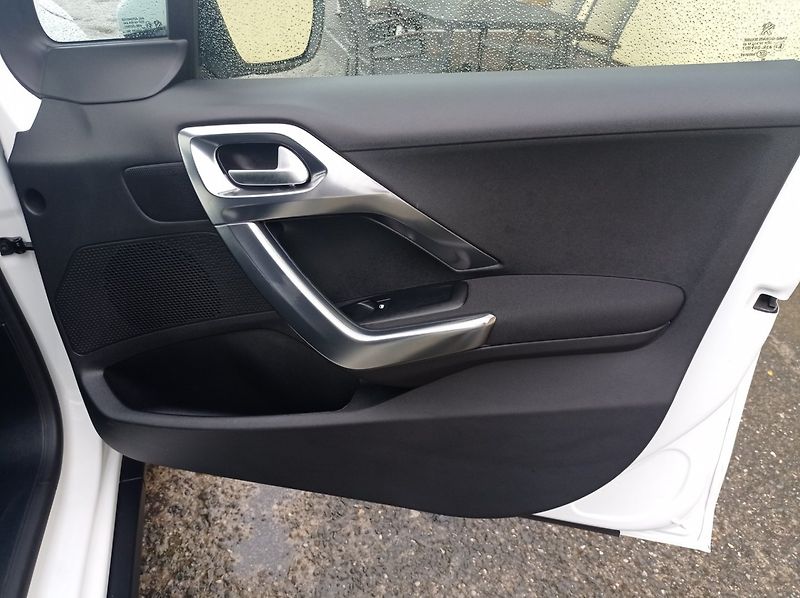 Peugeot 2008 1.5 75kW/Navi/1Maj/TOP - fotka 21 z 40