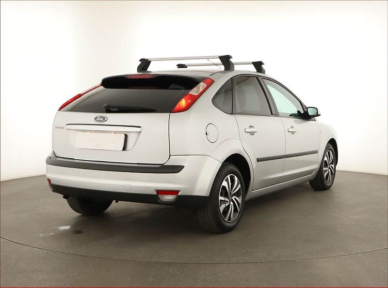 Ford Focus (2006) 1.6 16V, oblíbený vůz - fotka 5 z 11