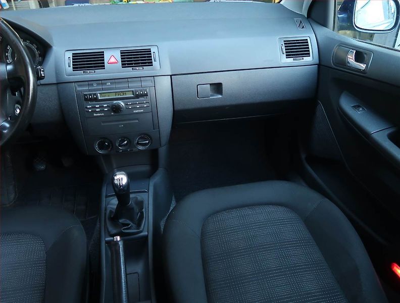 Škoda Fabia (2006) Ambiente 1.4 16V - fotka 8 z 16
