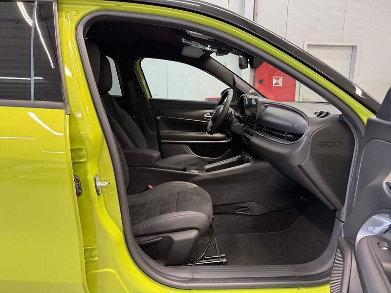 Fiat 600 (2026) Sport 1.2 Turbo Hybrid 145k - fotka 12 z 17