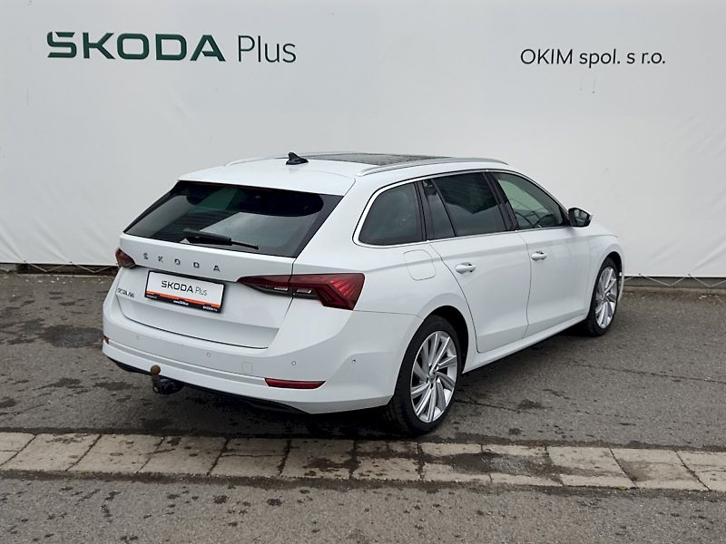 Škoda Octavia (2023) Combi Style Comfort 2,0 Tdi 11 - fotka 2 z 42