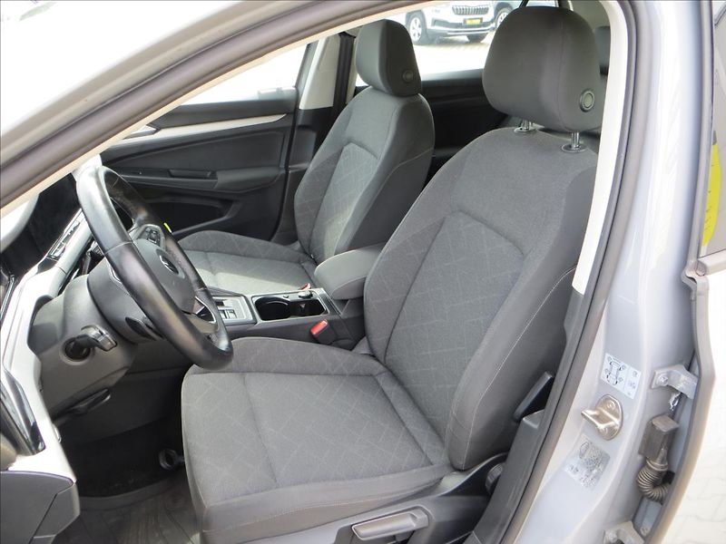 Volkswagen Golf 1,0 TSI Life 81kW DSG - fotka 14 z 24