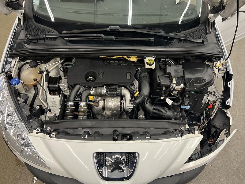 Peugeot 308 1.6HDi 68kW - fotka 7 z 17