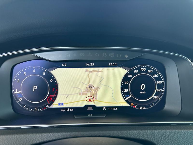 Volkswagen Golf 7.5 R 2.0 TSI 4Motion VIRTUAL - fotka 17 z 24