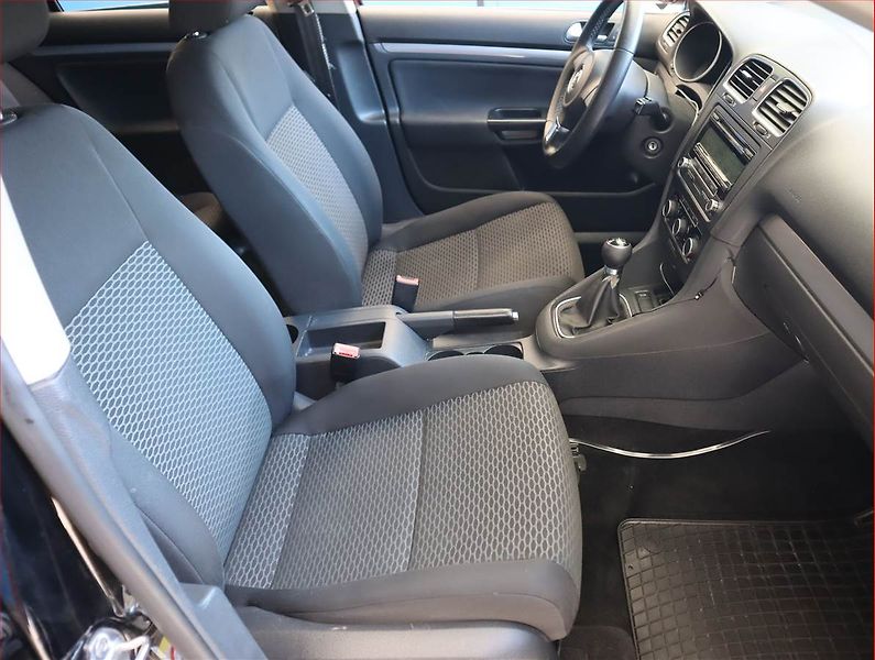 Volkswagen Golf (2011) 1.6 TDI, Serv.kniha - fotka 9 z 14