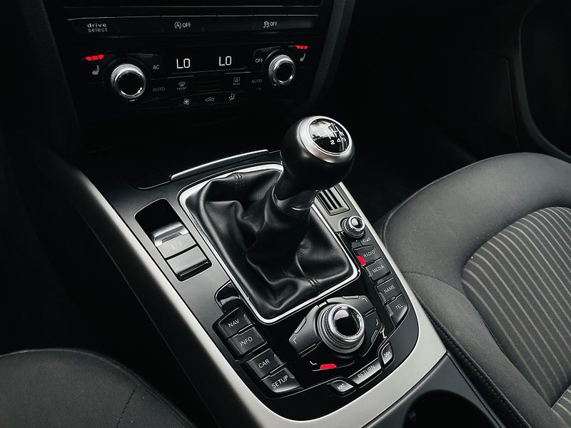 Audi A4 3.0TDI QUATTRO VÝHŘEV SERVISKA - fotka 31 z 41
