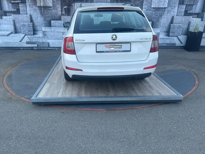 Škoda Octavia (2015) 1.6TDi, 77KW, VYHŘ.SED.,TEMP. - fotka 7 z 24