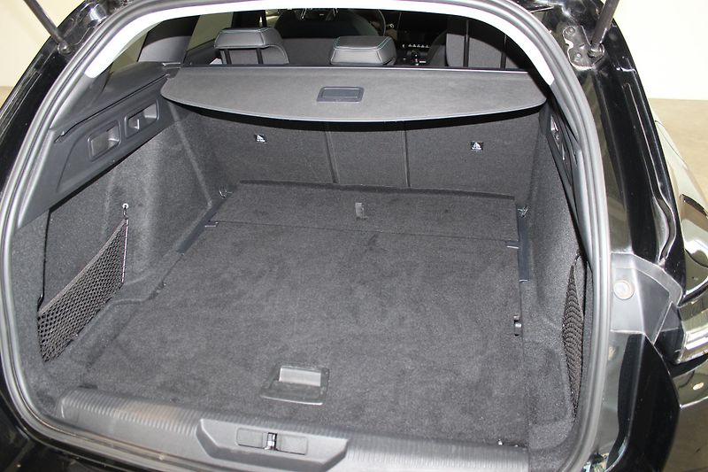 Peugeot 308 (2023) 1.2i,ALLURE PACK,130HP,DPH,ČR - fotka 22 z 22