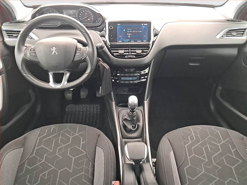 Peugeot 2008 (2019) 1.2 PureTech, ČR,1.maj - fotka 8 z 16