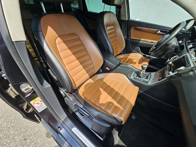 Volkswagen Passat Variant (2011) B7 2.0TDI INDIVIDUAL  - fotka 17 z 19