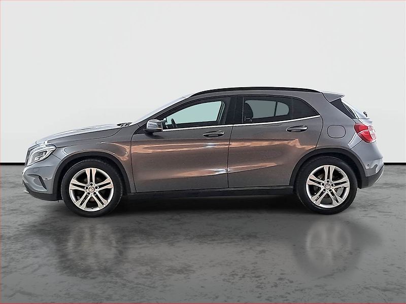 Mercedes-Benz GLA (2015) 220 CDI 4MATIC, 4X4 - fotka 3 z 23