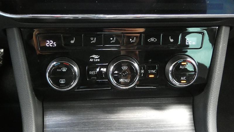 Škoda Superb 1.4 TSI iV Style DSG - fotka 17 z 27
