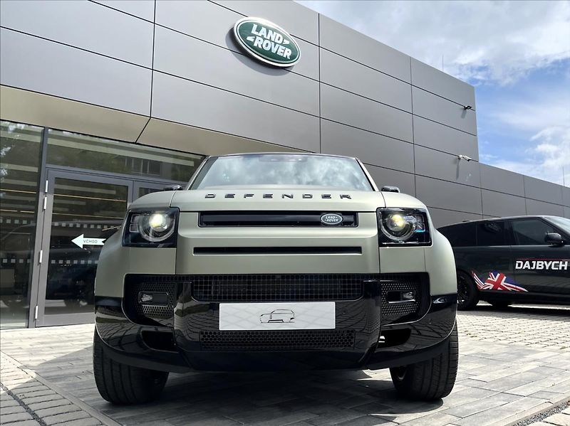 Land Rover Defender 3,0 110 D300 X-DYN HSE / SATIN - fotka 11 z 26