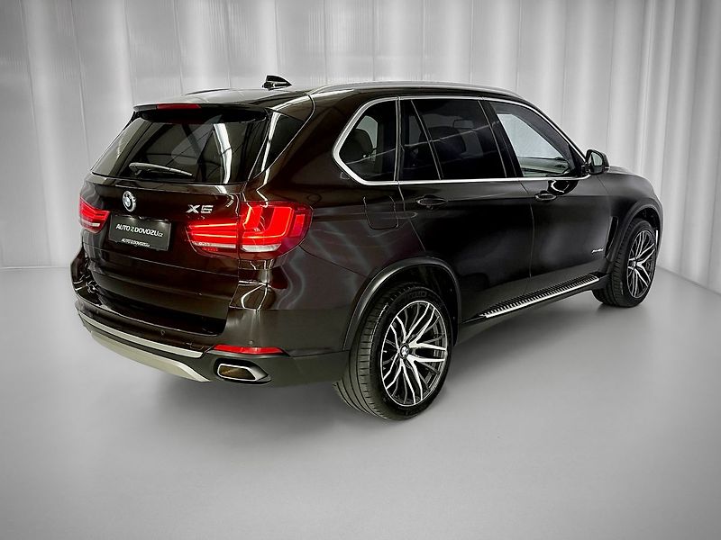 BMW X5 40d xDrive INDIVIDUAL, PANO, B - fotka 6 z 31