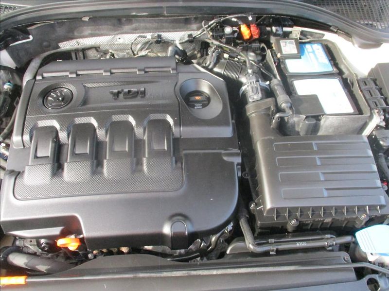Škoda Octavia 1,6 TDI, DSG,tažné,serv.kniha, - fotka 32 z 44