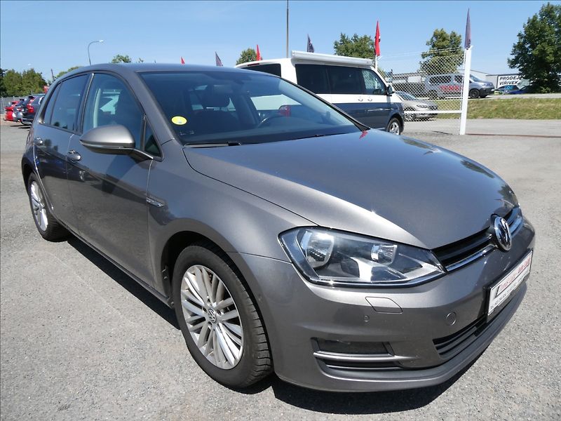 Volkswagen Golf 1,2 TSi 63kW CUP, 2.majitel - fotka 1 z 41