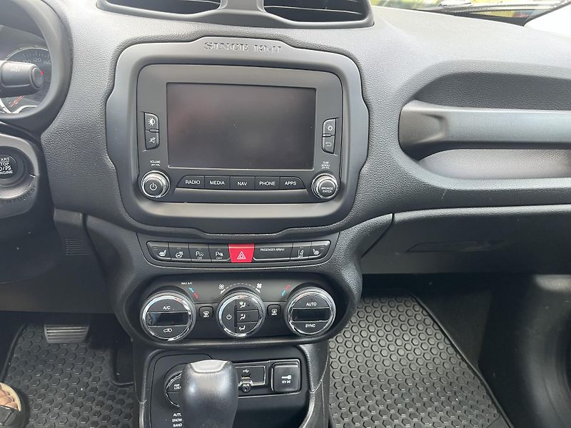 Jeep Renegade (2017) 2,0 D 103 Kw LIMITED 4X4 AT ČR - fotka 15 z 20